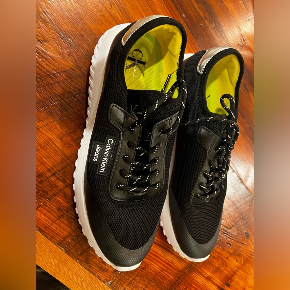 NWOB CALVIN KLEIN sneakers
